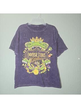 Universal Studios Mardi Gras 2022 Shirt sz Large Purple Beads Gator Parade